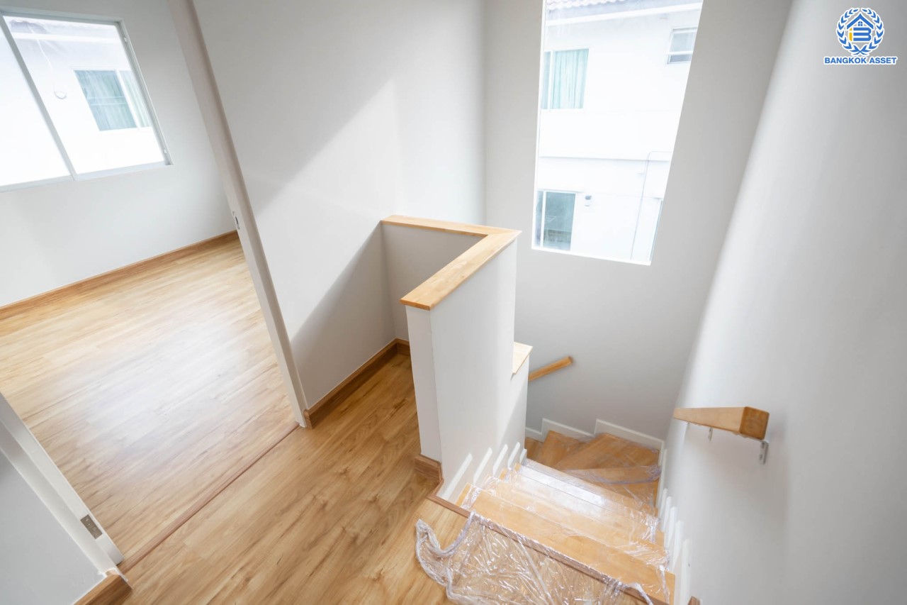 บ้านมือสองตกแต่งใหม่ สังคมคุณภาพแบรนด์ LH ม.อินนิซิโอ ปิ่นเกล้า-วงแหวน เนื้อที่ 50.4 ตร.ว. ฟังก์ชัน 3 ห้องนอน 2 ห้องน้ำ 2 ที่จอดรถ บนทำเลศักยภาพ เดินทางสะดวก เชื่อมต่อทั้งปิ่นเกล้า-ศาลายา ใกล้เซ็นทรัลเวสต์เกต รถไฟฟ้า "สถานีตลาดบางใหญ่" และทางด่วน "กาญจนาภิเษก"